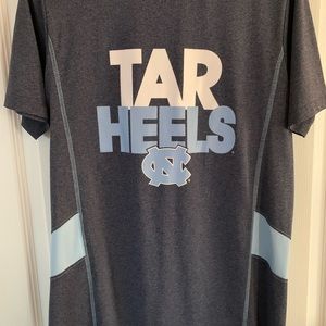 Mens size medium short sleeve UNC Tarheel shirt